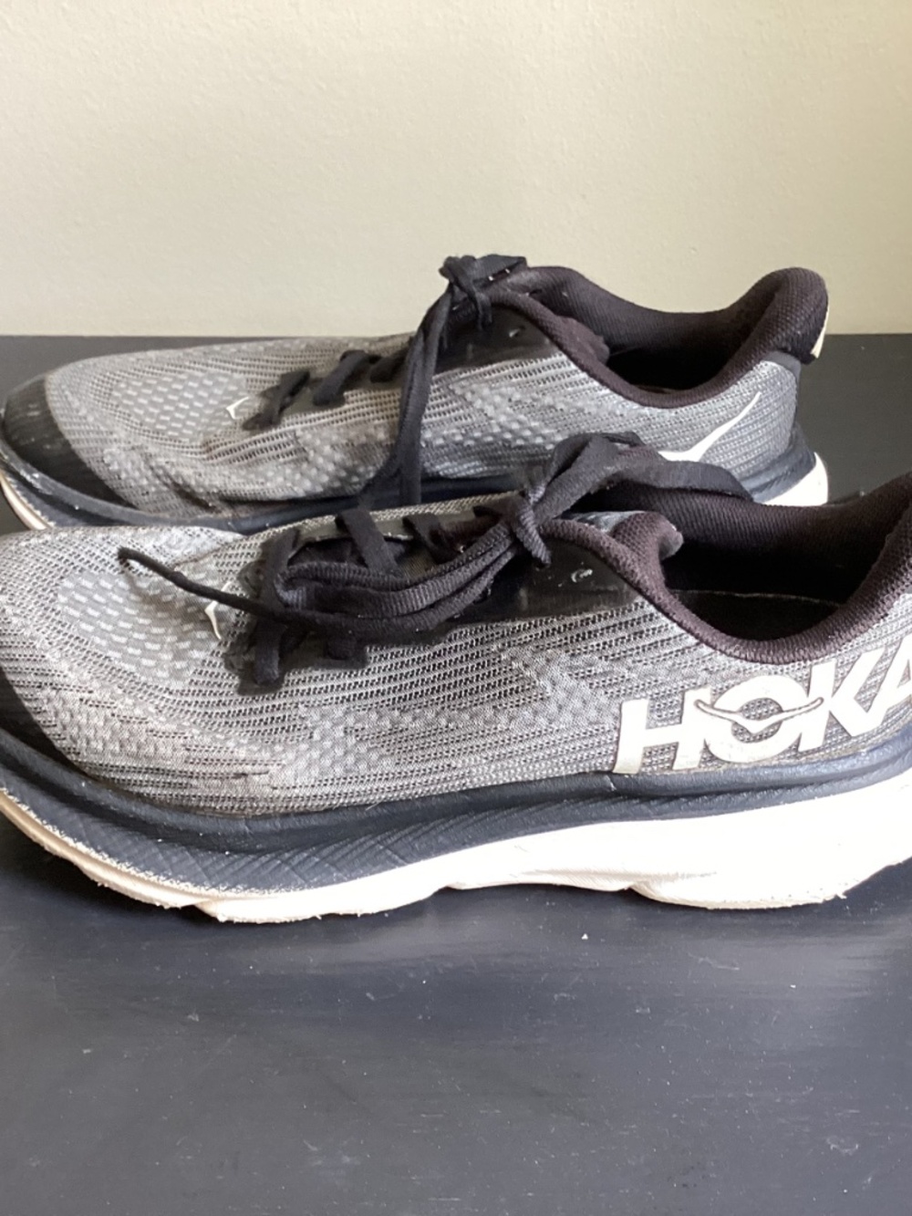 Youth / Ladies Unisex HOKA CLIFTON 9 Black n White Athletic Shoes Size US 4MD - Picture 3 of 8